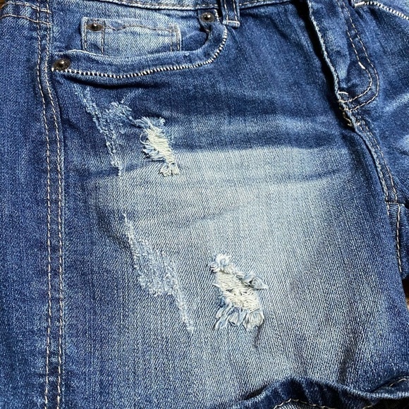 Mudd Distressed Shorts Size 5 - Picture 5 of 7